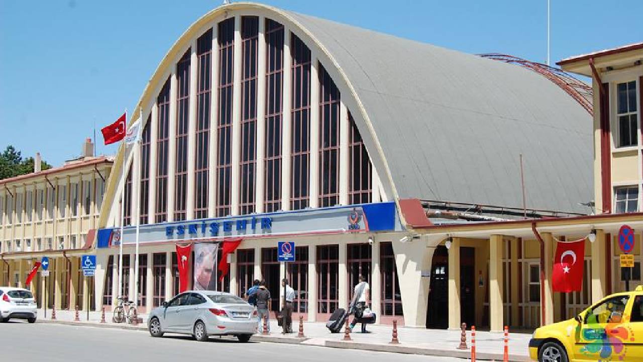 Eskişehir Tren İstasyonu Nerede? Nasıl Gidilir? (Güncel Yol Tarifi)