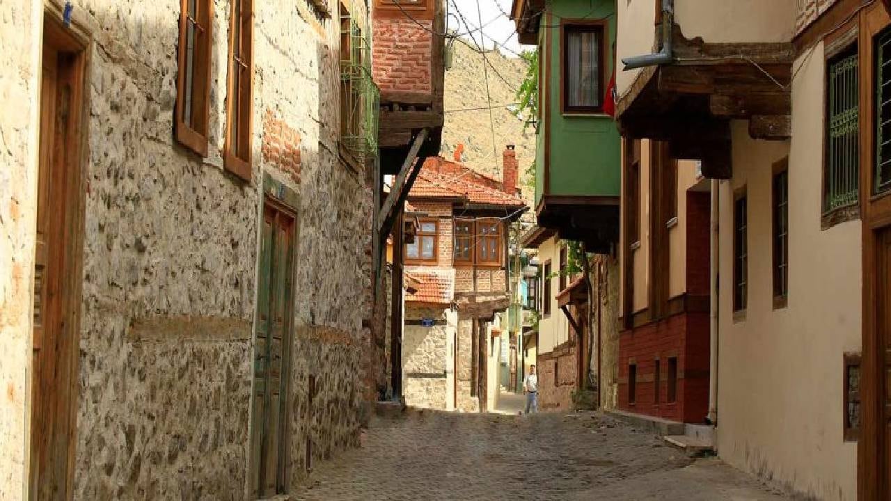 sivrihisar-nereye-bagli